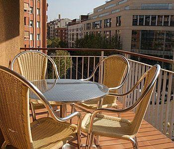 Apartments Europa Barcelona Bagian luar foto